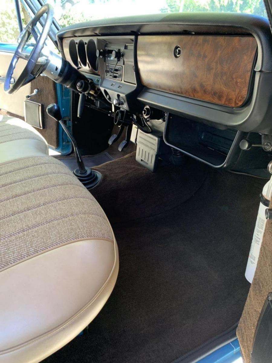Интерьер Mazda B1500 1974 года  (фото 63 из 111)